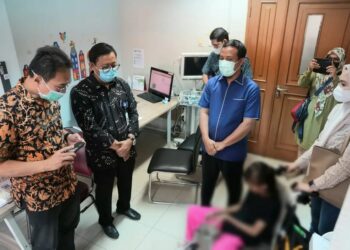 Gubernur Sulsel Jenguk Pasien Anak yang Mengalami Kelainan Jantung di RSCM Jakarta