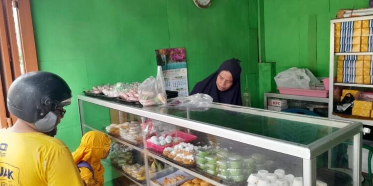 Toko Kue Adiba yang menjajakan kue-kue tradisional Makassar