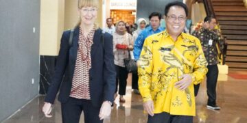 Dubes Jerman Puji Pertumbuhan Ekonomi Sulsel, Serahkan Buku Sejarah Persahabatan Indonesia-Jerman