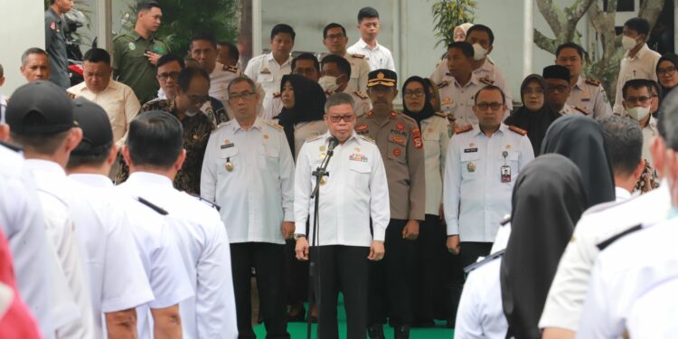 Wali Kota Parepare Dr HM Taufan Pawe pada kegiatan pelepasan Tim Penyalur Cadangan Beras Pemerintah (CBP) Kota Parepare kepada ribuan warga terdampak banjir di pelataran Rumah Jabatan (Rujab) Wali Kota Parepare, Kamis (23/2/2023)