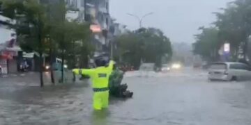 Jalan Nusantara Makassar Banjir, Polres Pelabuhan Imbau Pengguna Jalan Hindari Lokasi