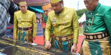 Puncak Peringatan Hari Jadi ke-679 Sidenreng Rappang, Gubernur Serahkan Bantuan Keuangan