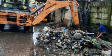 Tangani Genangan di Jalan Hertasning, Dinas PUTR Bersihkan Saluran Drainase