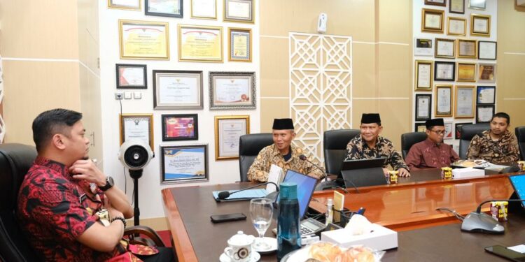 Bupati Gowa, Adnan Purichta Ichsan menerima audiensi pengurus dan pimpinan Pesantren Hizbul Wathan di Kantor Bupati Gowa, Kamis (9/2/2023) sore