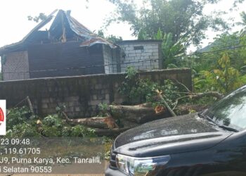 Gubernur Sulsel Sulsel Instruksikan Pemenuhan Bantuan ke Korban Terdampak Angin Kencang di Maros