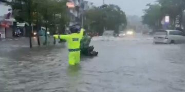 Banjir di Jalan Nusantara Makassar, Polres Pelabuhan Imbau Pengguna Jalan Hindari Lokasi