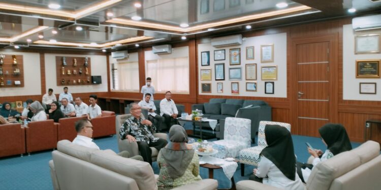 Tim Verlap yang diketuai Guru Besar FISIP Universitas Hasanuddin (Unhas), Prof Dr Sangkala, dan beranggotakan Sub Bagian Pelayanan Publik Biro Organisasi Sekretariat Provinsi Sulsel, Retno Setyaningsih, hadir di Parepare, Kamis (16/2/3/2023)