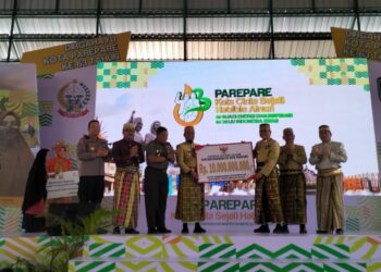 Pemprov Sulsel Serahkan Bantuan Keuangan Daerah ke Pemkot Parepare, Cek Peruntukannya!