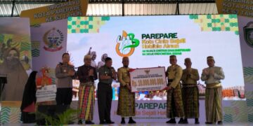 Pemprov Sulsel Serahkan Bantuan Keuangan Daerah ke Pemkot Parepare, Cek Peruntukannya!