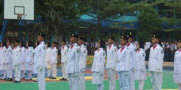 Upacara Terakhir Bagi Kelas IX, Paskibra SMPN 1 Pinrang Tampil Memukau
