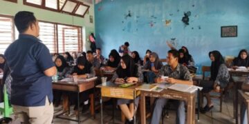 Ke SMKN 1 Makassar, Poltekbos Paparkan Trik, Info Pendaftaran Hingga Beasiswa