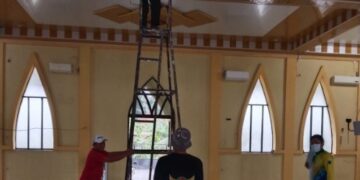 Jelang Ramadhan, H.Zulkifli Zain Bersama Garuda Bersihkan Masjid di Baranti