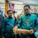 Didampingi Gubernur Sulawesi Selatan, Andi Sudirman Sulaiman, Menteri Sandiaga Uno meninjau Paviliun Pemprov Sulsel