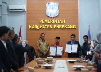 Penandatanganan  MoU ini langsung dilakukan oleh Rektor Unibos Prof. Dr. Ir. Batara Surya, S.T., M.Si dan Bupati Kab. Enrekang Muslimin Bando, yang berlangsung di Kantor Bupati Enrekang, Jumat (17/3/2023)