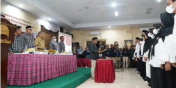 Taufan Pawe Lantik Panitia Pemungutan Suara Pemilu 2024