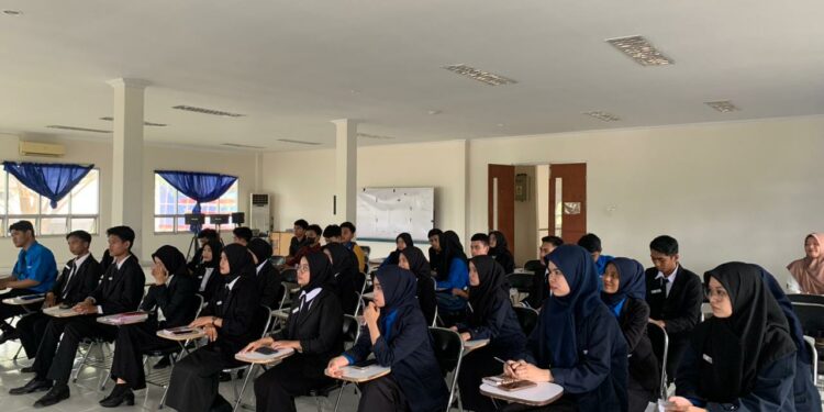 Program Studi Perhotelan Politeknik Bosowa (Poltekbos) menggelar kuliah tamu bersama Praktisi Hotel Unhas di Aula Poltekbos, Rabu(29/3/2023)