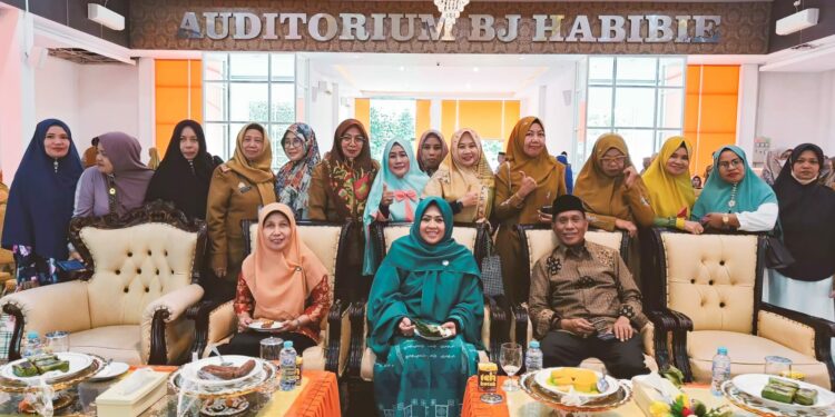 Pemerintah Kota Parepare menggelar peringatan Isra Mikraj Nabi Besar Muhammad SAW Tahun 1444 Hijriyah/2023 M di Auditorium BJ Habibie, Rumah Jabatan Wali Kota Parepare, Selasa (28/2/2023)