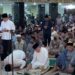 --Wali Kota Parepare, Dr HM Taufan Pawe melaksanakan salat Tarawih malam pertama Ramadan 1444 Hijriyah bersama masyarakat Parepare di Masjid Terapung BJ Habibie, Parepare, Rabu malam (22/3/2023)