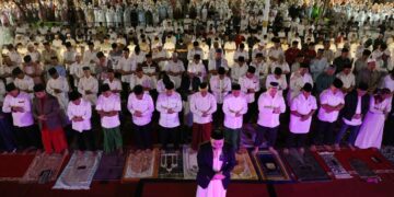 Ribuan Warga Makassar Ikuti Gerakan Makassar Salat Subuh Berjamaah di Anjungan Pantai Losari