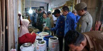 Jelang Lebaran, Harga Bahan Pokok di Pasar Tanrutedong Relatif Stabil