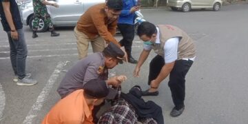 Prakk, Dua Motor Adu Banteng di Bundaran Rappang, Warga Sayangkan Mobil Ambulance