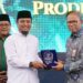 Direktur Bisnis dan Kewirausahaan Syariah KNEKS, Putu Rahwidhiyasa dan Gubernur Sulsel, Andi Sudirman Sulaiman pada Pekan Ekonomi Syariah 2023 Road To Fesyar KTI 2023 di Kawasan CPI, Makassar, Senin (3/4/2023).