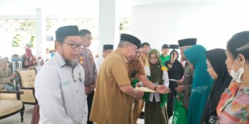 Pemkot – Baznas Parepare Serahkan 220 Paket Ramadan Bagi Warga di 22 Kelurahan