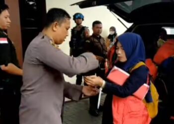 -  Pengiriman Tahanan Kejaksaan Tindak Pidana Korupsi (Tipikor) BRI Pinrang berawal dari Polda Sulsel,  menuju rutan