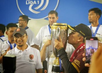 Putra Berprestasi Kota Parepare, Taufan Pawe Beri Penghargaan Kiper PSM Makassar