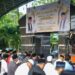 Wali Kota Parepare, Taufan Pawe bersama masyarakat melakanakan Salat Idul Fitri, di Alun - Alun Lapangan Andi Makkasau, Sabtu (22/4/2023)