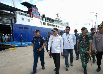 Taufan Pawe Pantau Fasilitas di Pelabuhan Nusantara di Masa Arus Balik Lebaran 1444 H
