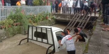 Usai Beli Jalangkote, Mobil Pickup Terjun ke Sungai di Sidrap