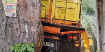 Truk Lakalantas dengan Dua Mini Bus di Sidrap, Minyak Berserakan di Jalan Hingga Saksi Ungkap Ini