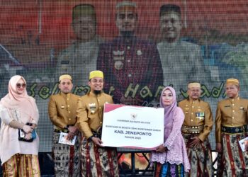 Pemberdayaan Ekonomi Kerakyatan, Andi Sudirman Berikan Booth Semi Kontainer untuk UMKM di Jeneponto