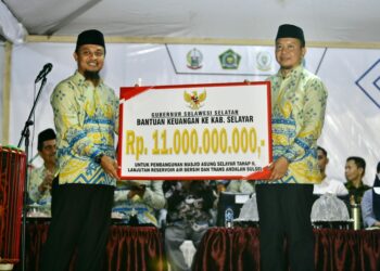 Gubernur Sulsel Serahkan Bantuan Keuangan Rp11 Miliar untuk Pembangunan Masjid Agung Selayar Tahap II