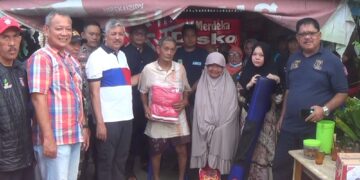 Bupati Pinrang Serahkan Bantuan kepada Korban Kebakaran