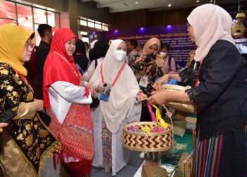 HUT Dekranas ke-43, Naoemi Octarina Perkenalkan Produk Unggulan Pemprov Sulsel