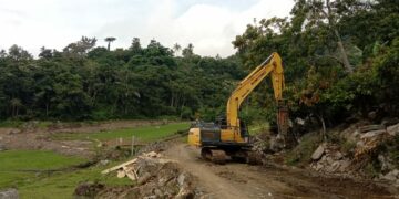 Masyarakat Awasi Pembangunan Ruas Jalan Desa Letta dan Kariango