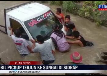 Mobil Pickup Terjun ke Sungai di Sidrap