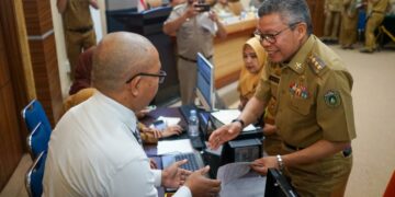 Dijamin Transparan, Taufan Pawe Lakukan Pembayaran Perdana PBB Gunakan Sistem Digital