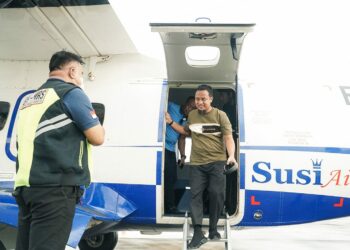 Andi Sudirman Jajal Pesawat Susi Air Makassar – Bone