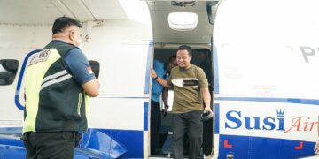 Andi Sudirman Jajal Pesawat Susi Air Makassar – Bone
