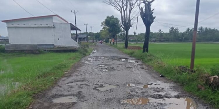 Akses jalan di Desa Tongke-tongke, Kecamatan Sinjai Timur, Kabupaten Sinjai