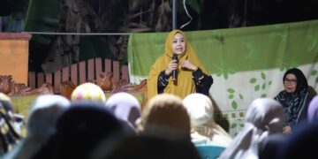 Erna Rasyid Taufan Ingatkan Bekal “Pulang Kampung” saat Tausiah di Rumah Duka