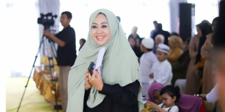 Erna Rasyid Taufan ( mengapresiasi TK Negeri Bandar Madani, dalam kegiatan Pelepasan dan Pentas Seni yang berlangsung di Islamic Center Kota Parepare, Rabu (14/6/2023)
