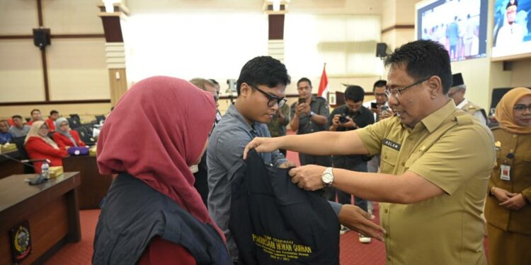 Pelepasan petugas kesehatan hewan kurban ini dilakukan di Ruang Rapat Pimpinan Kantor Gubernur, Selasa (20/6/2023)