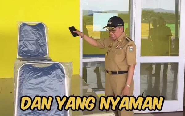 Tangkapan video Wali Kota Parepare, Taufan Pawe saat menunjukkan renovasi di Stadion Gelora B.J Habibie