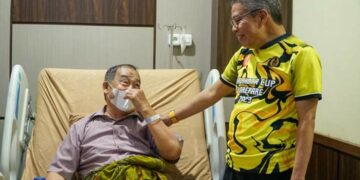 Taufan Pawe Jenguk Pangerang Rahim dan Suporter PSM di RSUD Andi Makkasau Parepare
