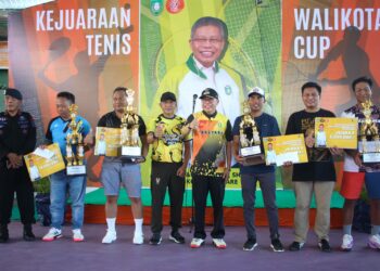 Taufan Pawe Beri Selamat Juara Kejuaraan Tenis Lapangan Wali Kota Cup 2023