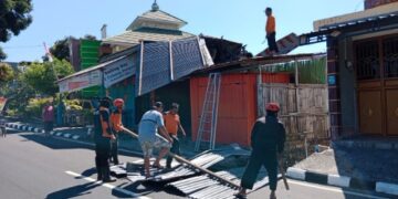 Angin Kencang Landa Parepare, 5 Rumah Rusak 16 Pohon Tumbang